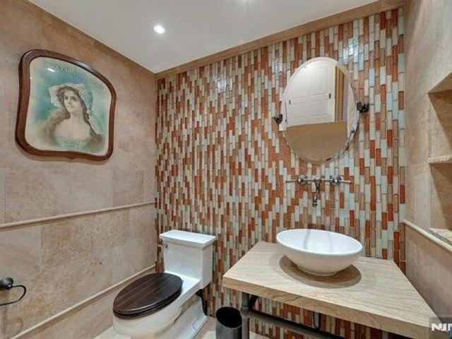 Condo for sale in Fort Lee, New Jersey