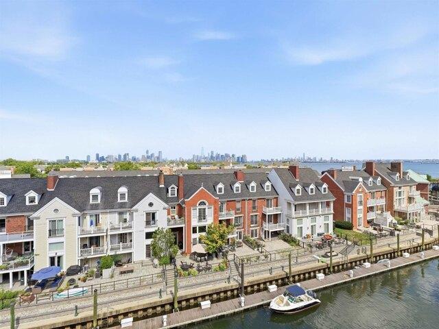 Condo for sale in Hudson, New Jersey