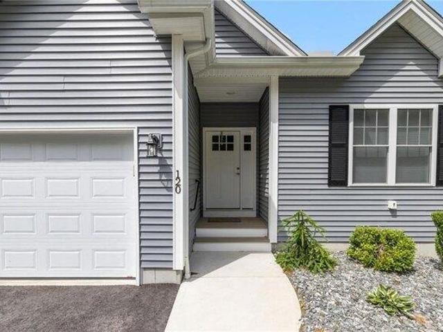 Condo for sale in Lincoln, Rhode Island