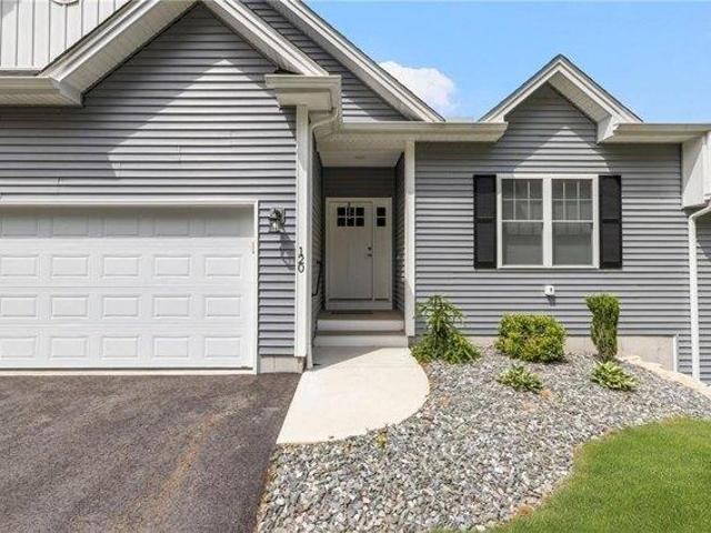 Condo for sale in Lincoln, Rhode Island