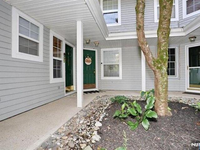 Condo for sale in Paddington Square, Mahwah