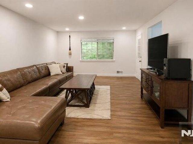 Condo for sale in Ridge Gardens, Mahwah