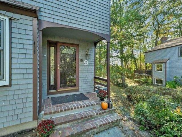 Condo for sale in Waterford Place, Nashua