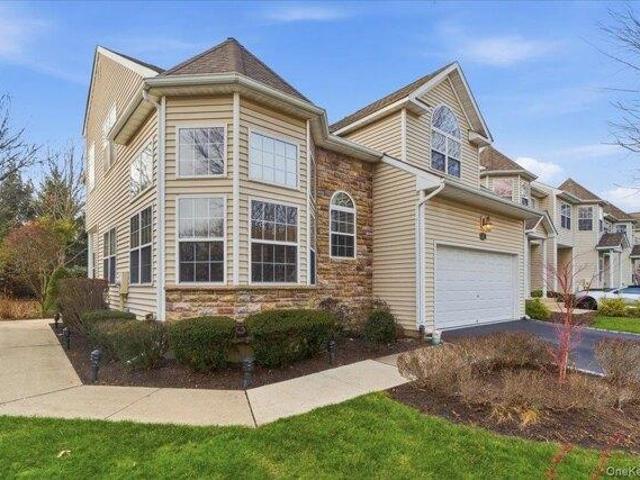 Condo for sale in Smithtown, New York