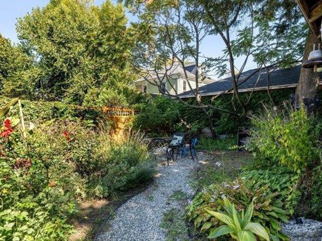 Condo for sale in Northampton, Hampshire County