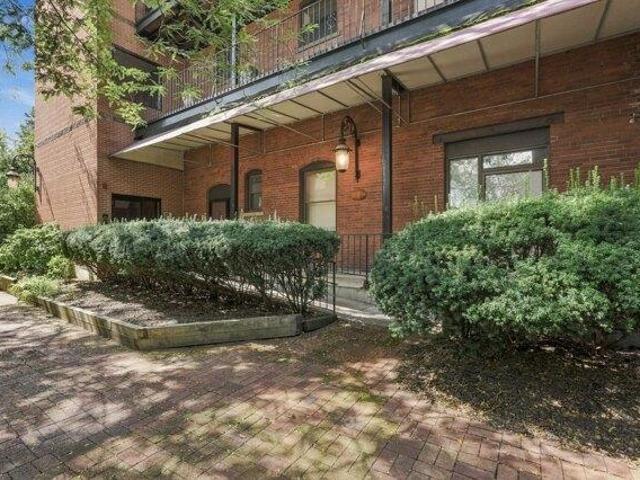 Condo for sale in Northampton, Hampshire County