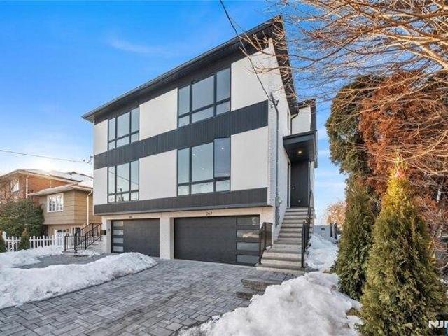 Condo for sale in Palisades Park, New Jersey