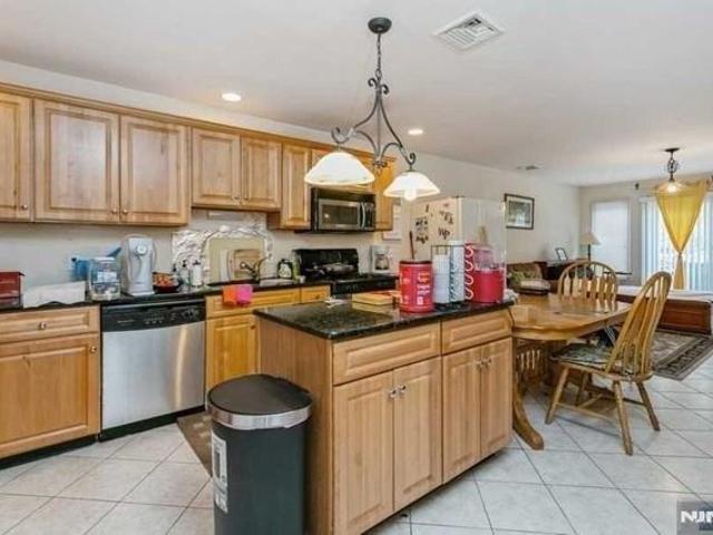 Condo for sale in Palisades Park, New Jersey