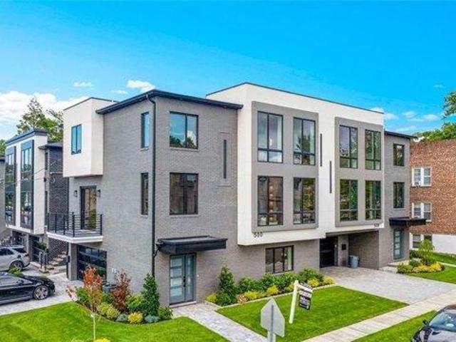 Condo for sale in Palisades Park, New Jersey