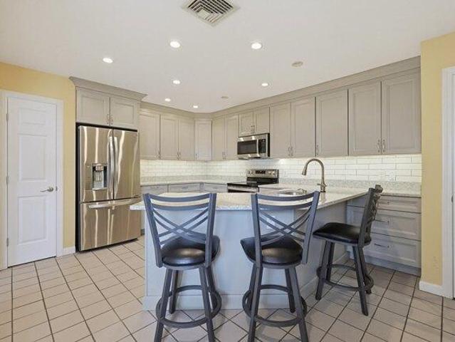Condo for sale in White Cliffs, Plymouth