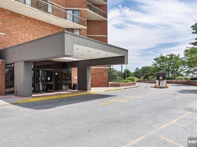 Condo for sale in Secaucus, New Jersey