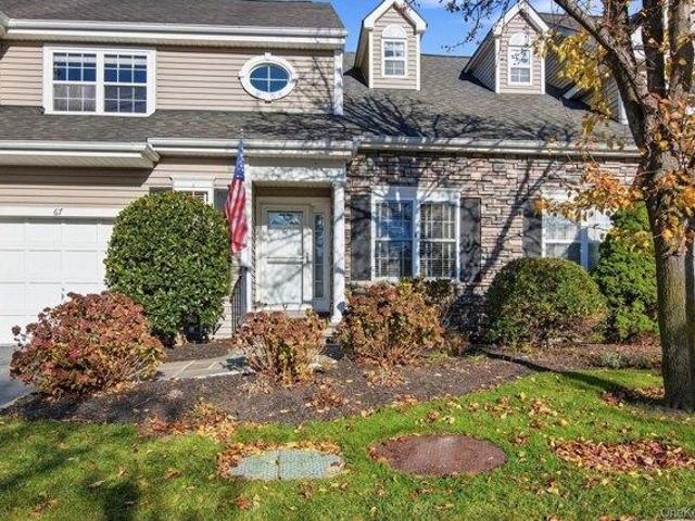 Condo for sale in Smithtown, New York
