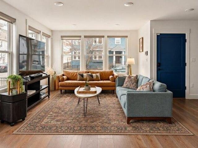 Condo for sale in Ten Hills, Somerville