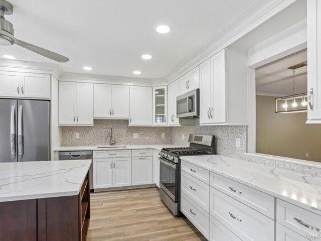 Condo for sale in Rockland, New York