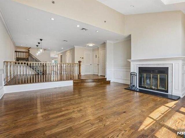 Condo for sale in Teaneck, New Jersey