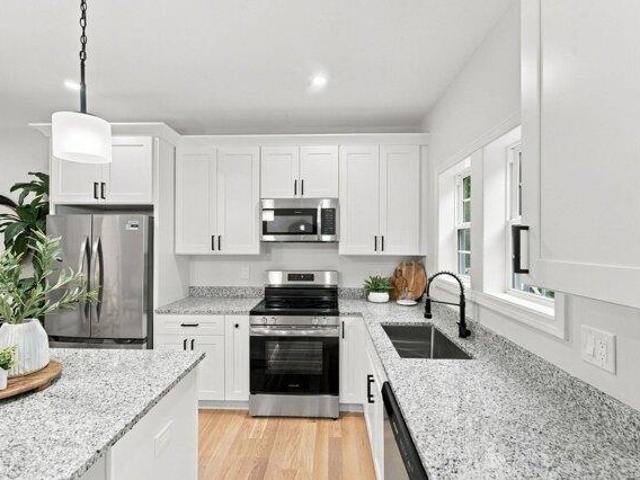 Condo for sale in Linwood, Uxbridge