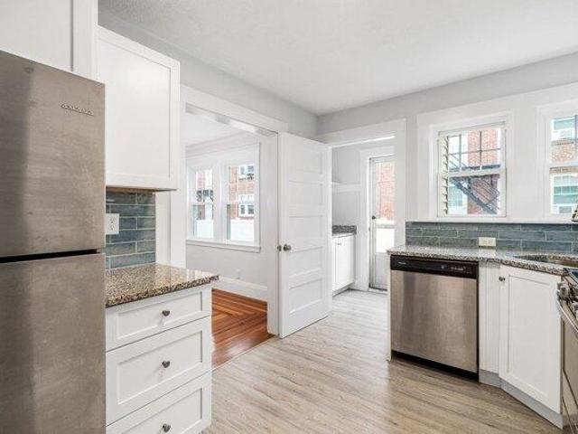 Condo for sale in Yale Avenue Historic District, Wakefield