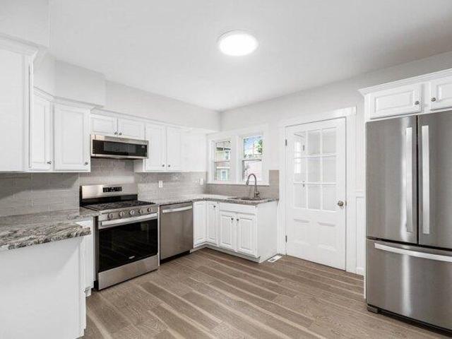 Condo for sale in Yale Avenue Historic District, Wakefield