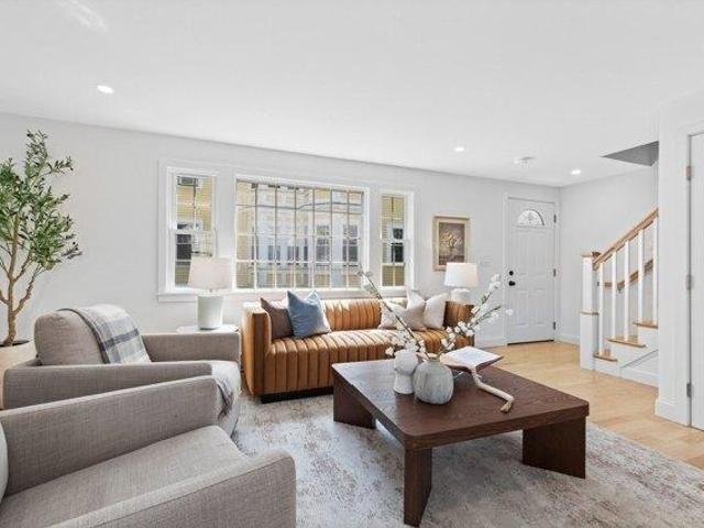 Condo for sale in Yale Avenue Historic District, Wakefield