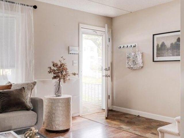 Condo for sale in Montrose, Wakefield