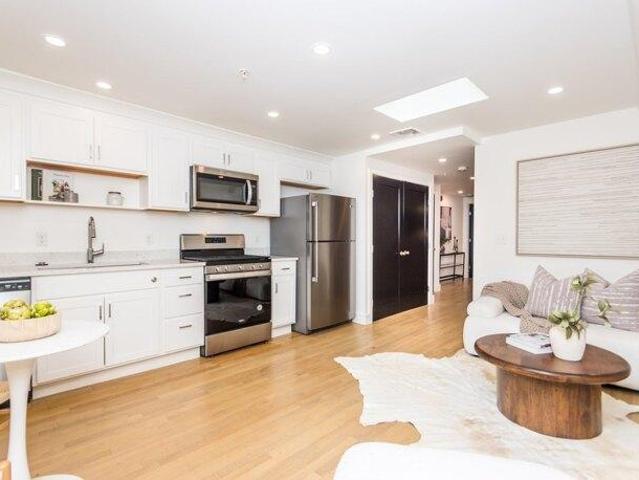 Condo for sale in South Side, Waltham