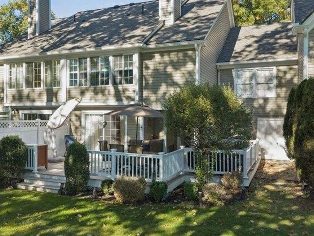 Condo for sale in Cayenne, West Springfield