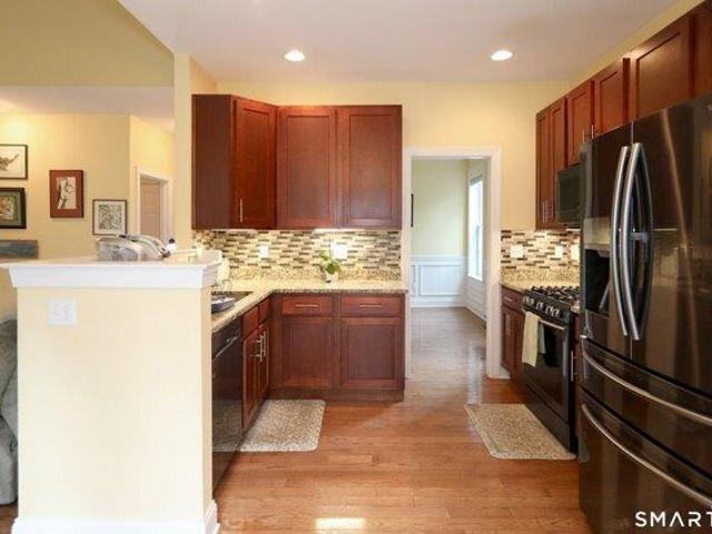 Condo for sale in Windsor, Capitol Planning Region