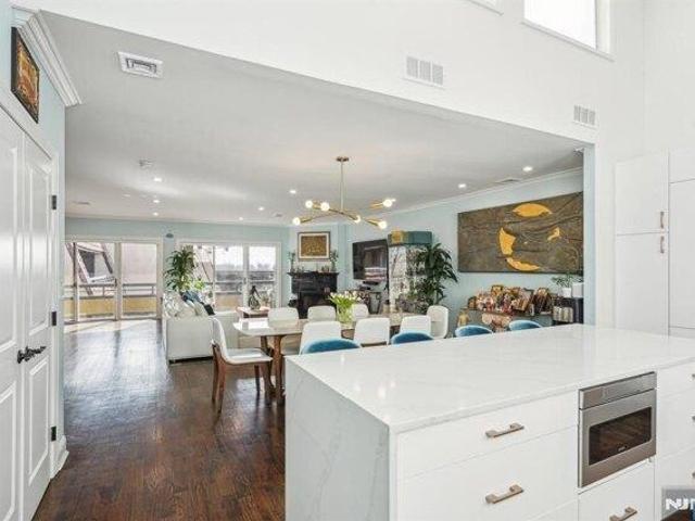 Condo for sale in Cliffside Park Condo for sale in Cliffside Park