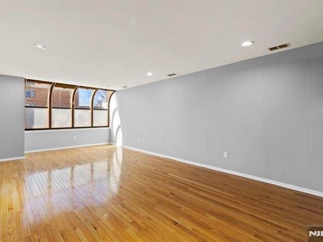 Condo for sale in Cliffside Park, New Jersey