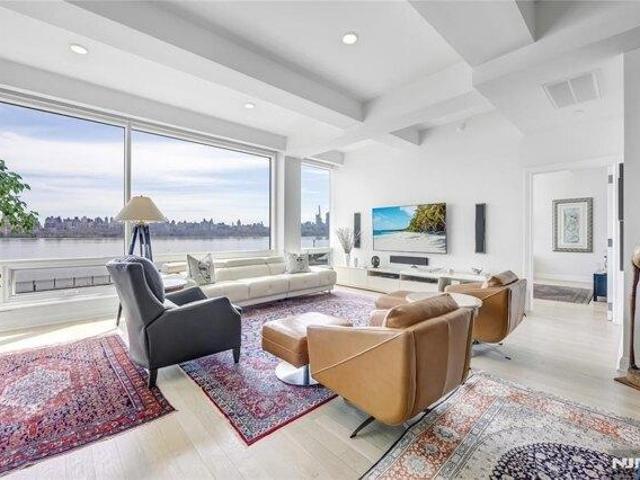 Condo for sale in Edgewater, New Jersey