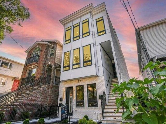 Condo for sale in Hudson, New Jersey