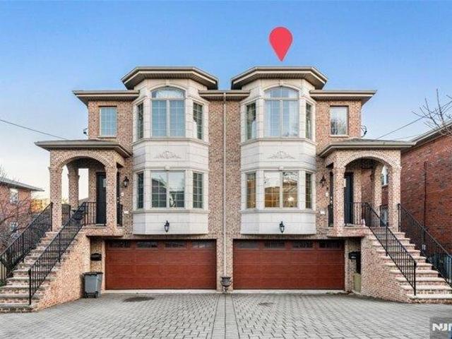 Condo for sale in Palisades Park, New Jersey