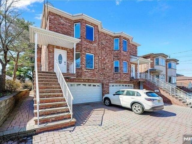 Condo for sale in Palisades Park, New Jersey