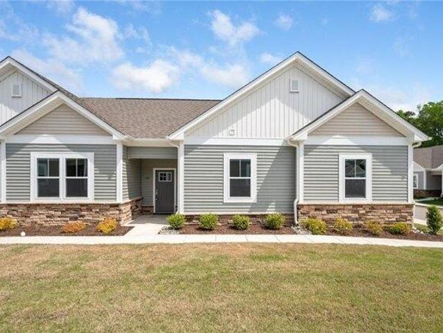 Condo for sale in Suffolk