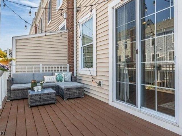 Condo for sale in Wood Ridge, New Jersey