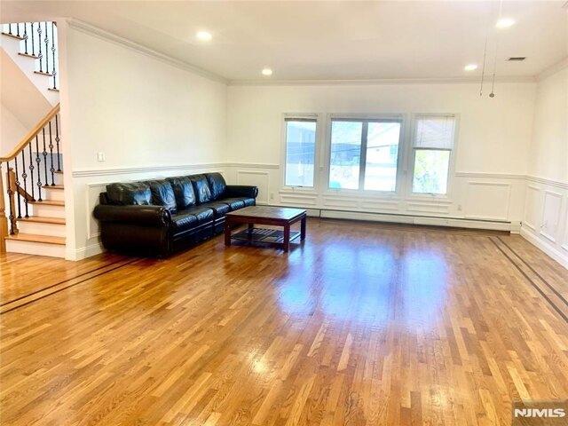 Condo for sale in Palisades Park, New Jersey