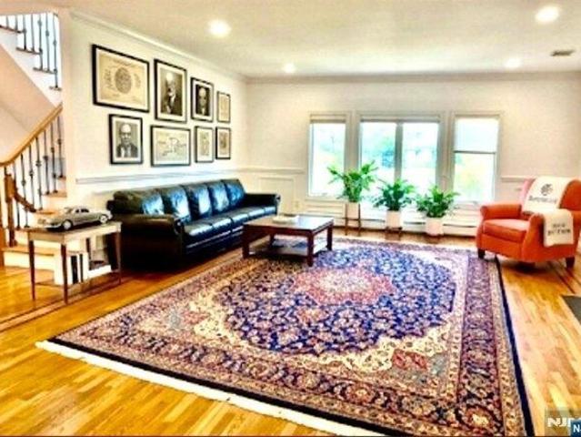 Condo for sale in Palisades Park, New Jersey