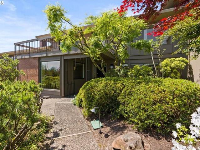 Condo for sale in Oregonia