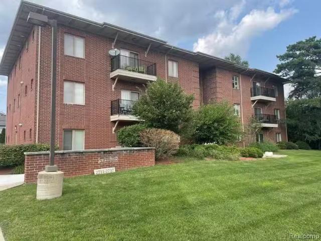 Condo for rent in Royal Oak