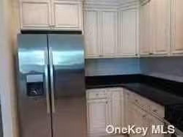 Condo for rent in Lindenhurst