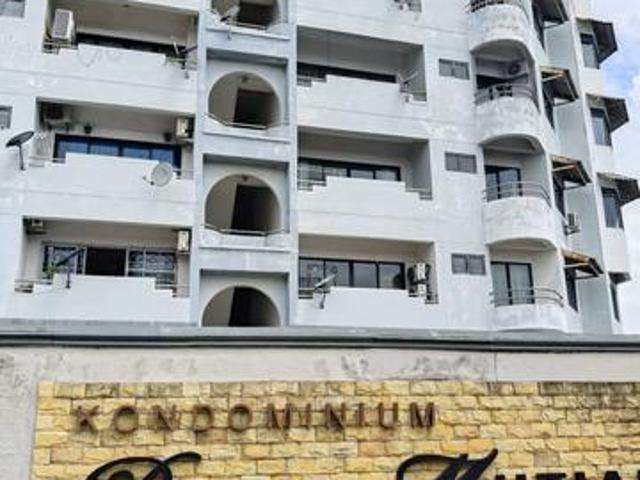 Condominium for sale in Malaka