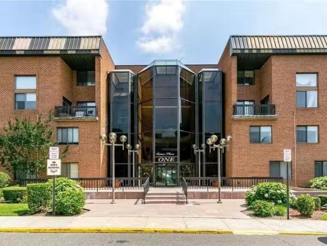 Condo for rent in Hicksville