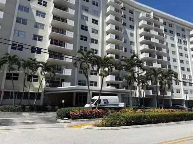 Condo for rent in Hollywood