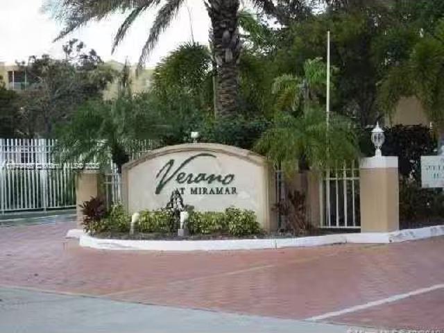 Condo for rent in Hollywood