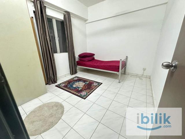 Room for rent in Petaling, Alam Impian