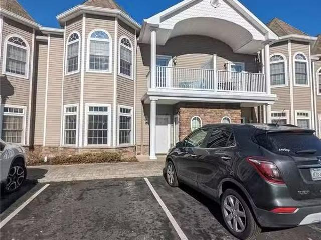 Condo for rent in Lindenhurst