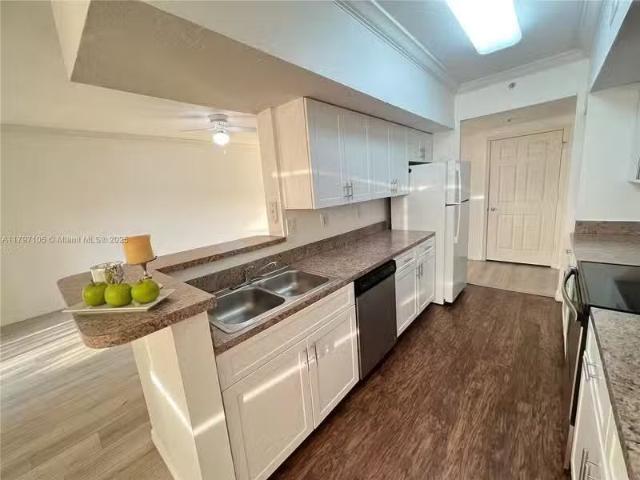 Condo for rent in Hollywood
