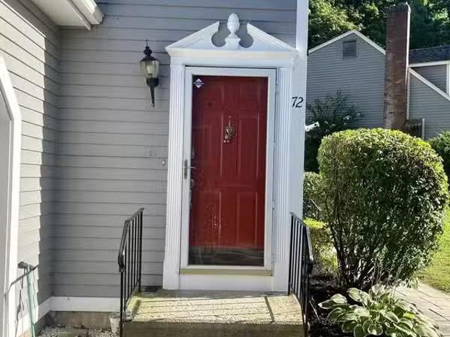 Condo for rent in South Windsor