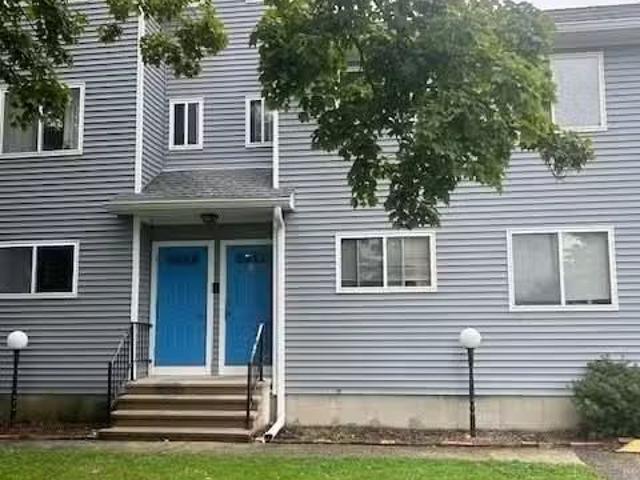 Condo for rent in Trumbull