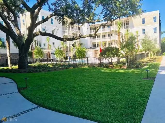 Condo for rent in Brunswick